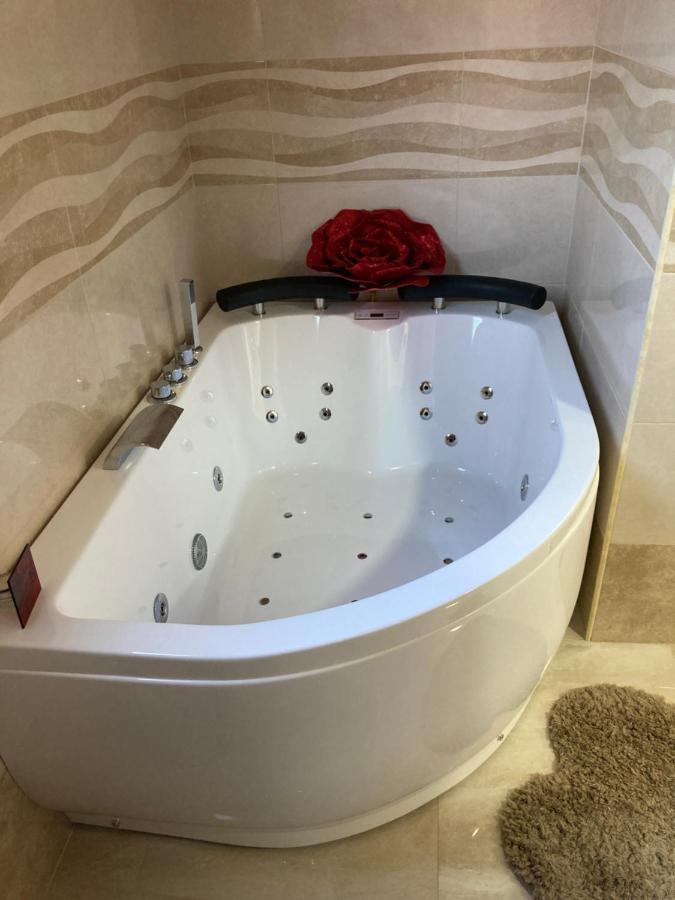 B&B La Reggia Di Rihanna Spa 卡塞塔 外观 照片