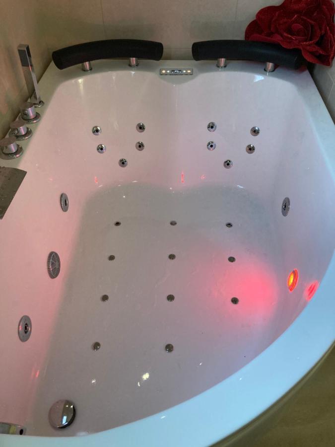 B&B La Reggia Di Rihanna Spa 卡塞塔 外观 照片